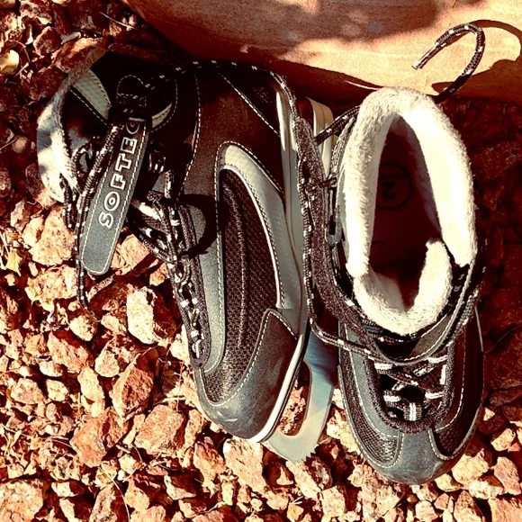 SOFTEC, BLACK & SILVER ICE SKATES SIZE 2 ⛸ UNISEX, COMFY & READY TO GLIDE. - Picture 8 of 9